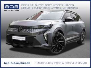 Schräge Frontansicht auf einen Renault Scenic E-TECH , freigestellt