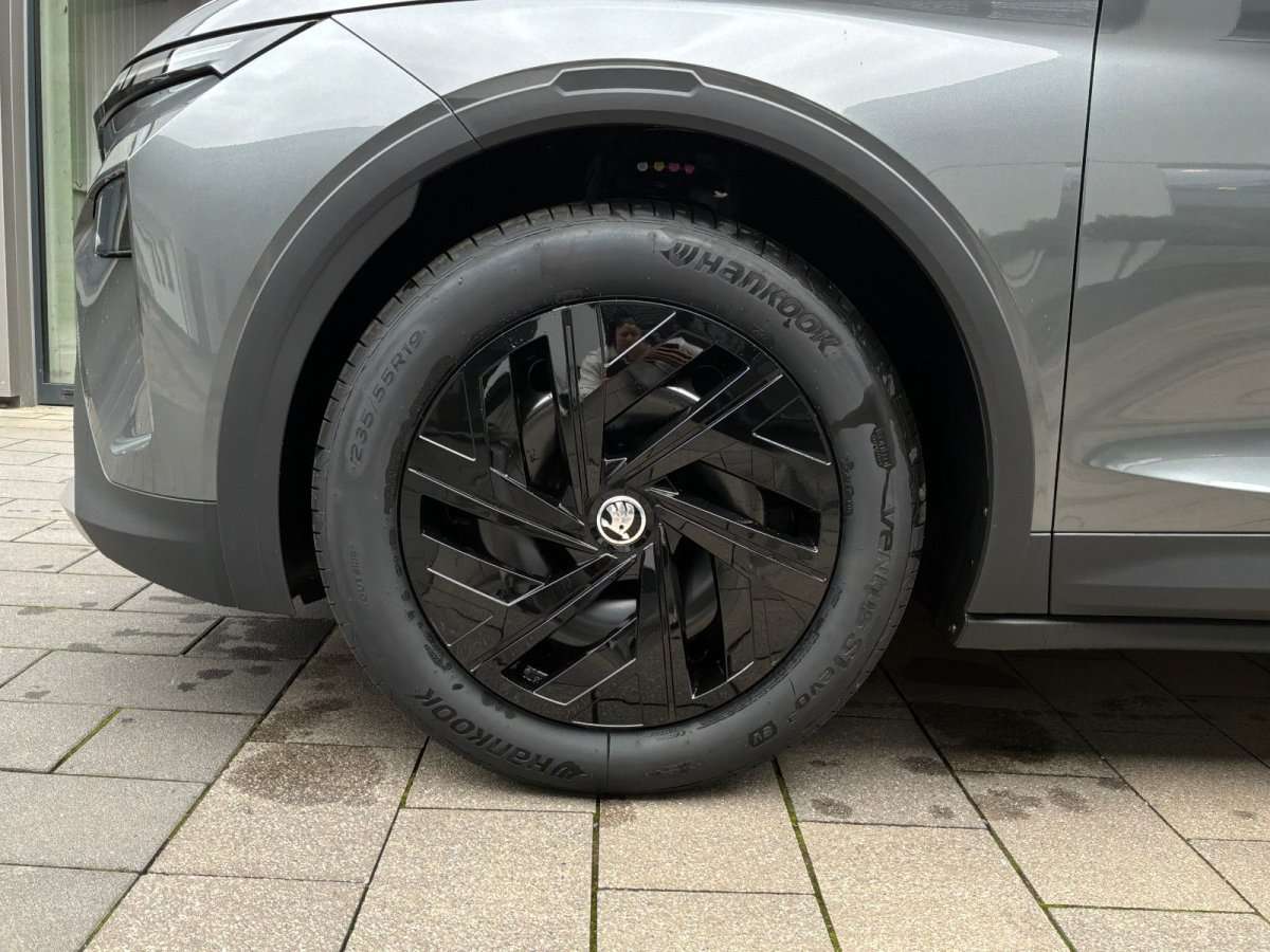 Fahrzeugbild eines Skoda ELROQ
