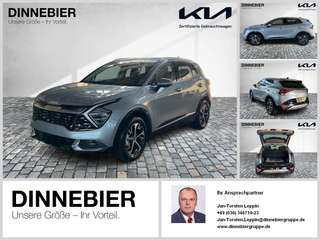 Schräge Frontansicht auf einen Kia Sportage , freigestellt