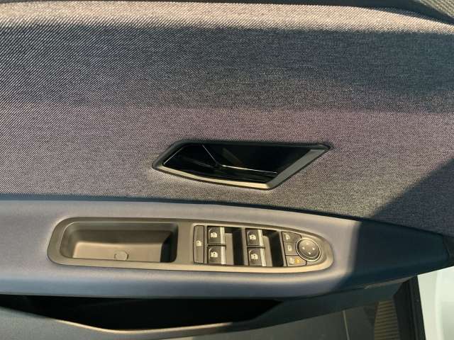 Fahrzeugbild eines Renault 4 E-TECH