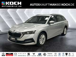 Schräge Frontansicht auf einen Skoda Octavia , freigestellt