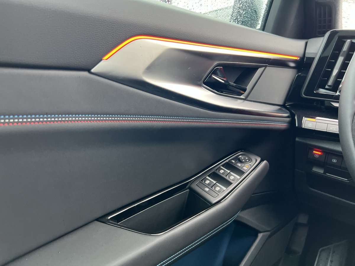 Fahrzeugbild eines Renault Rafale