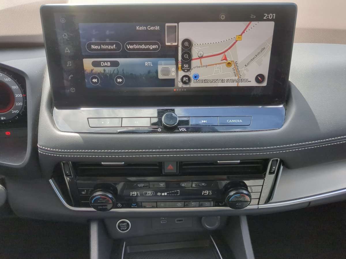 Fahrzeugbild eines Nissan X-TRAIL