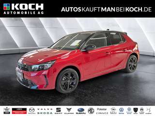 Schräge Frontansicht auf einen Opel Corsa , freigestellt