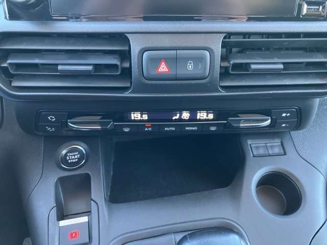 Fahrzeugbild eines Peugeot Rifter