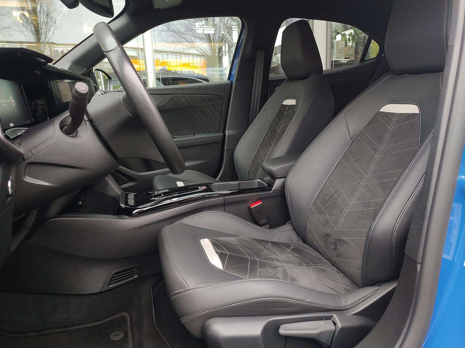 Fahrzeugbild eines Opel Mokka Electric