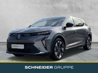Schräge Frontansicht auf einen Renault Scenic E-TECH , freigestellt