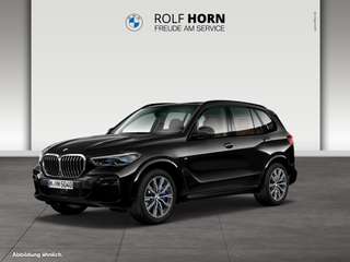 Schräge Frontansicht auf einen BMW X5 , freigestellt