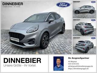 Schräge Frontansicht auf einen Ford Puma , freigestellt