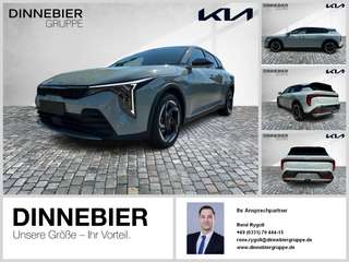 Schräge Frontansicht auf einen Kia K4 , freigestellt
