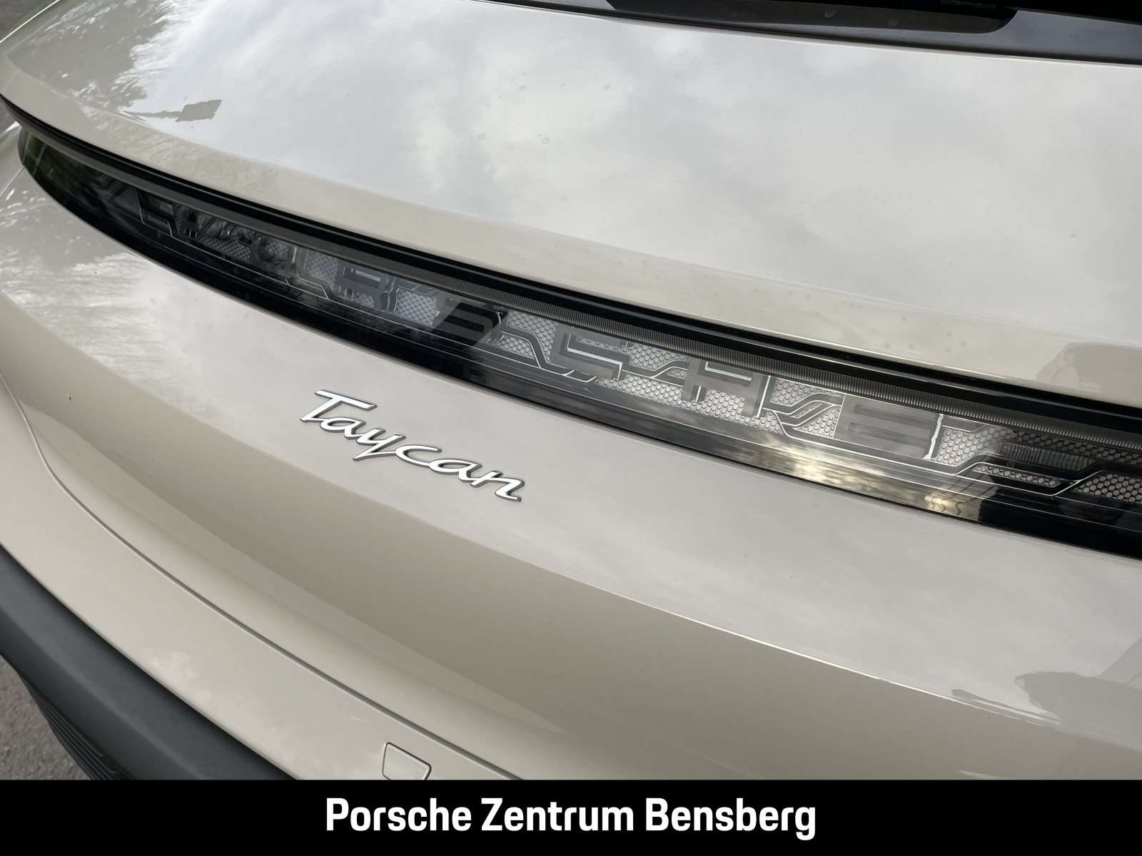 Fahrzeugbild eines Porsche Taycan