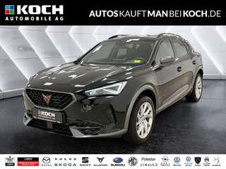 Schräge Frontansicht auf einen CUPRA Formentor , freigestellt