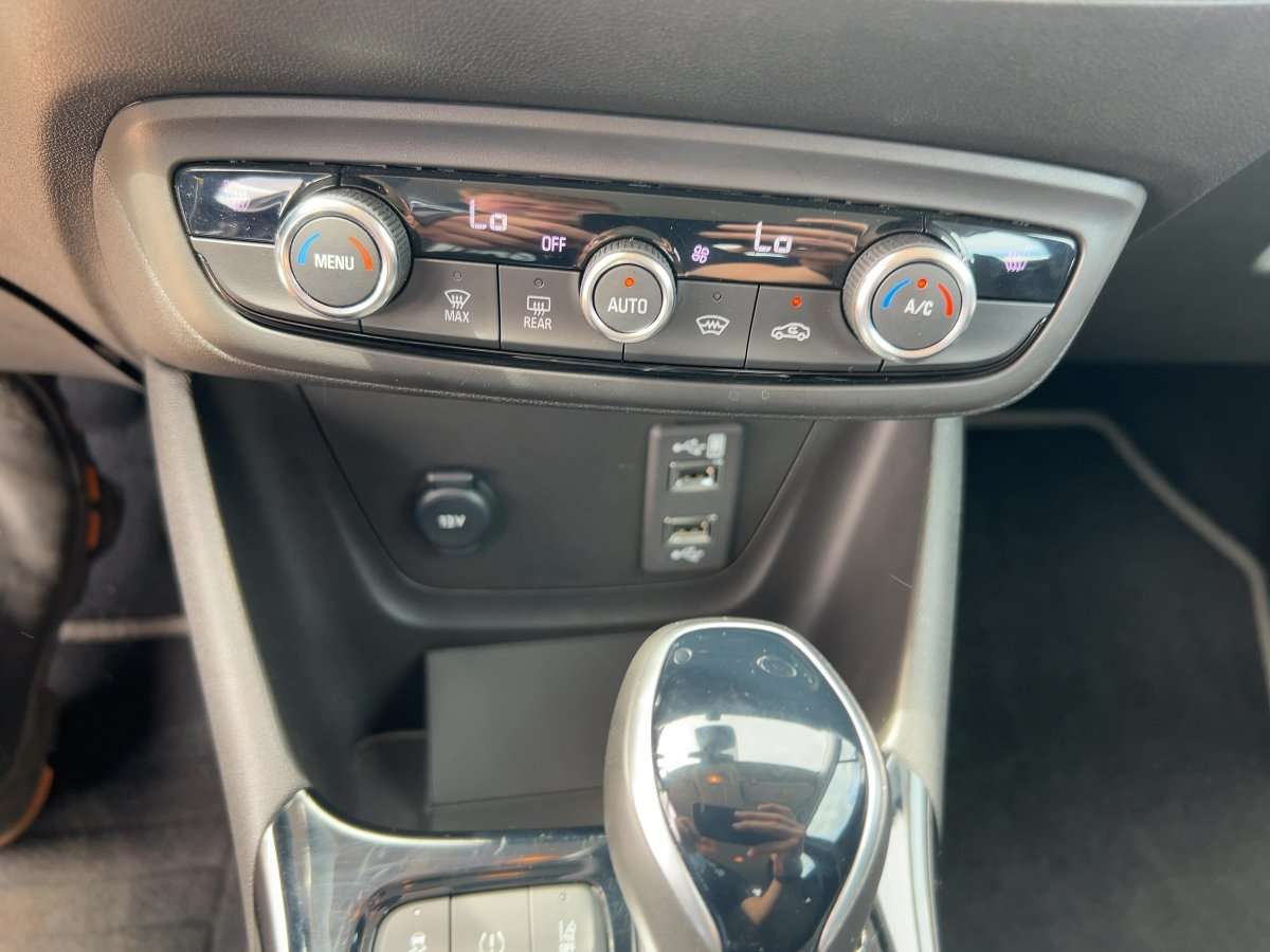 Fahrzeugbild eines Opel Crossland X
