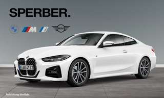 Schräge Frontansicht auf einen BMW 4er-Reihe , freigestellt