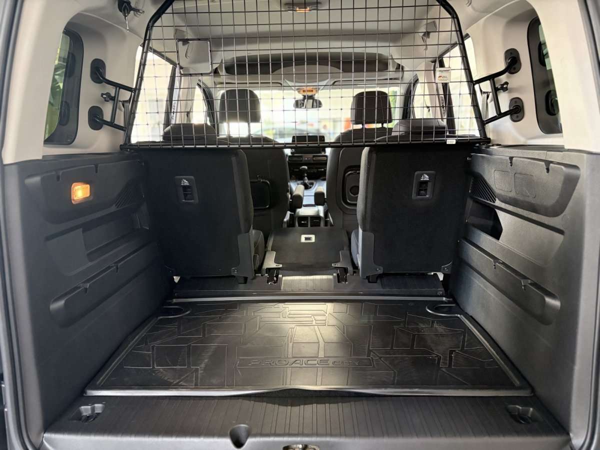 Fahrzeugbild eines Toyota Proace City