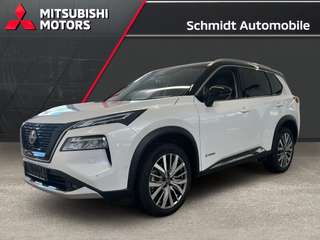 Schräge Frontansicht auf einen Nissan X-TRAIL , freigestellt