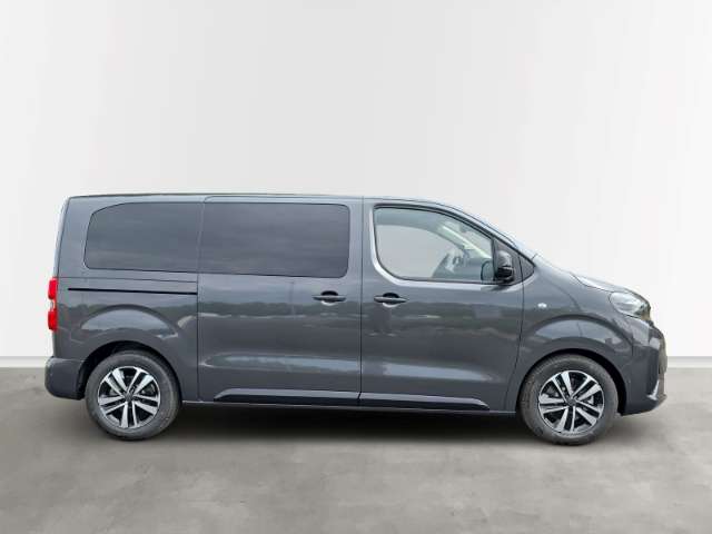 Fahrzeugbild eines Peugeot Traveller