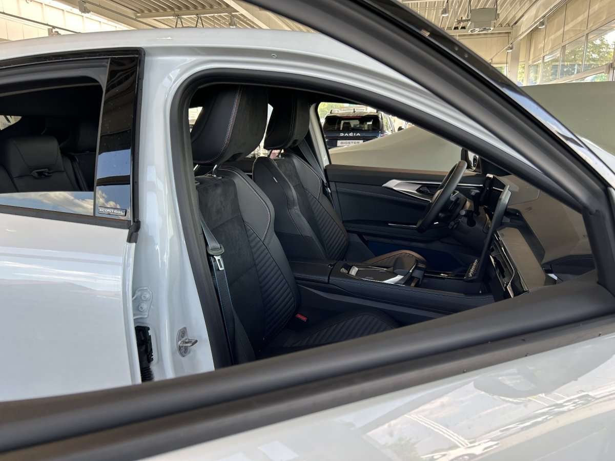 Fahrzeugbild eines Renault Rafale