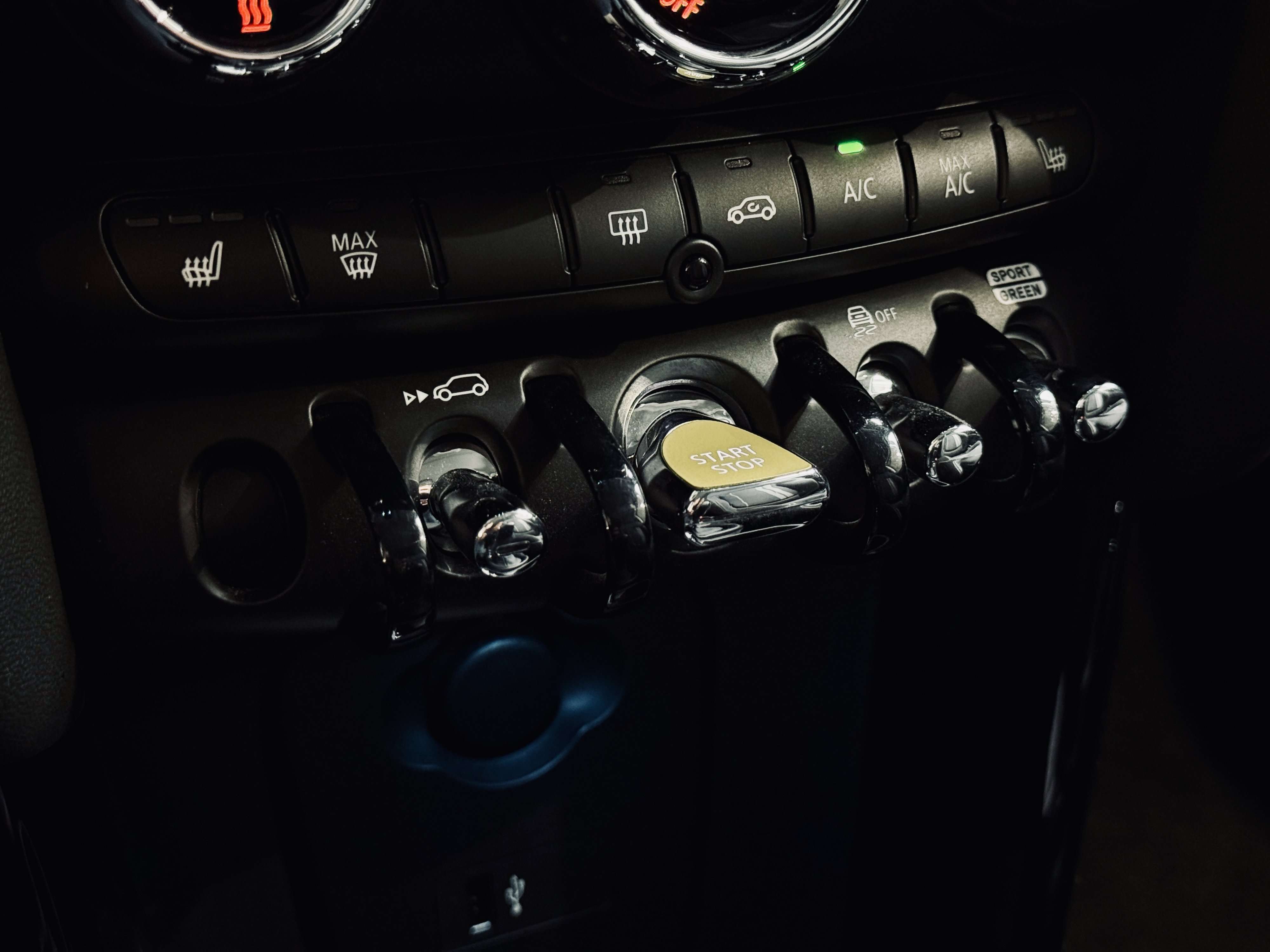 Fahrzeugbild eines MINI COOPER