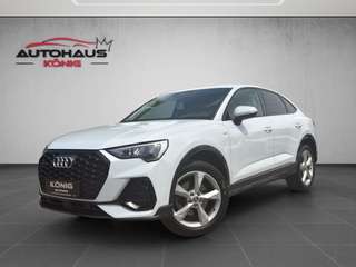Schräge Frontansicht auf einen Audi Q3 , freigestellt