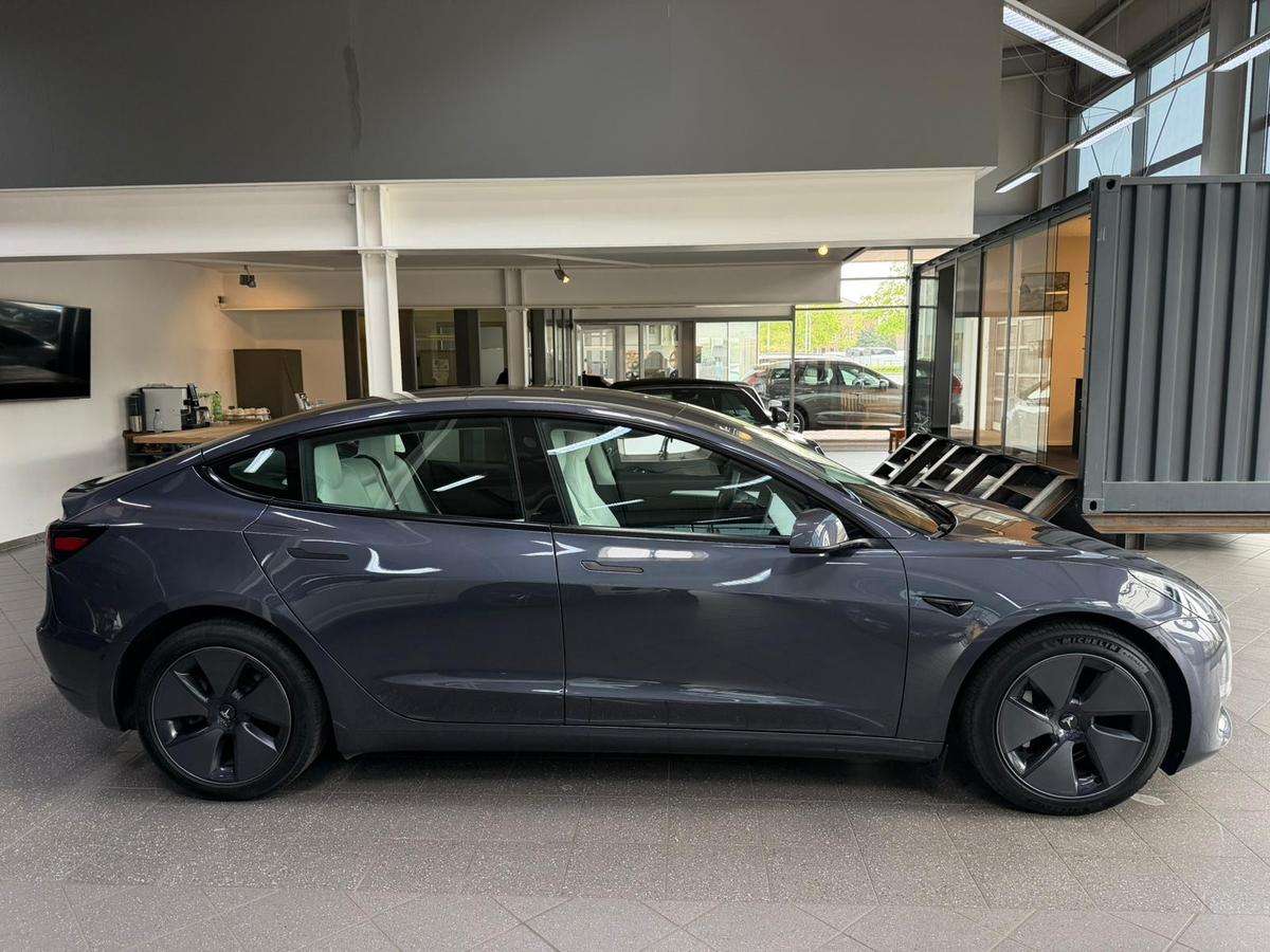Fahrzeugbild eines TESLA Model 3