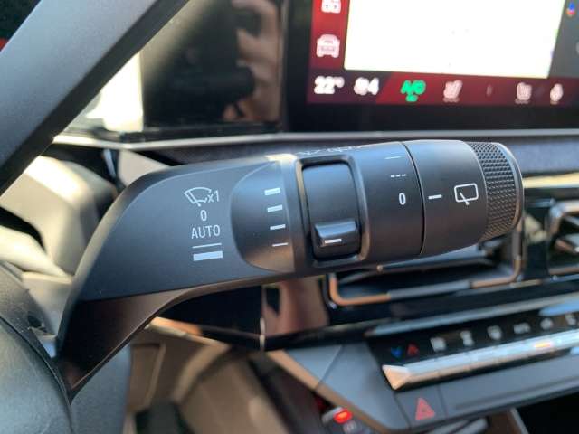 Fahrzeugbild eines Renault 4 E-TECH