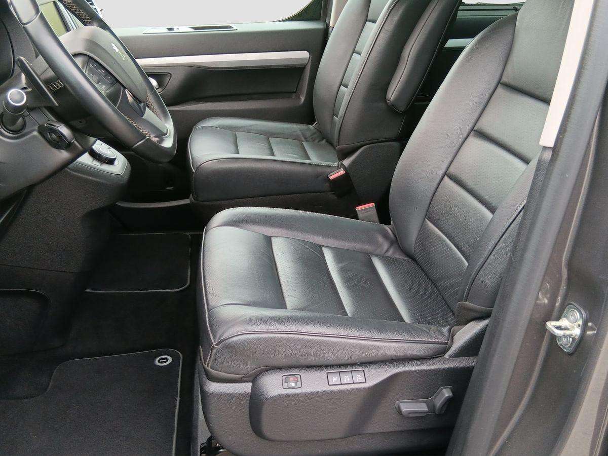Fahrzeugbild eines Peugeot Traveller