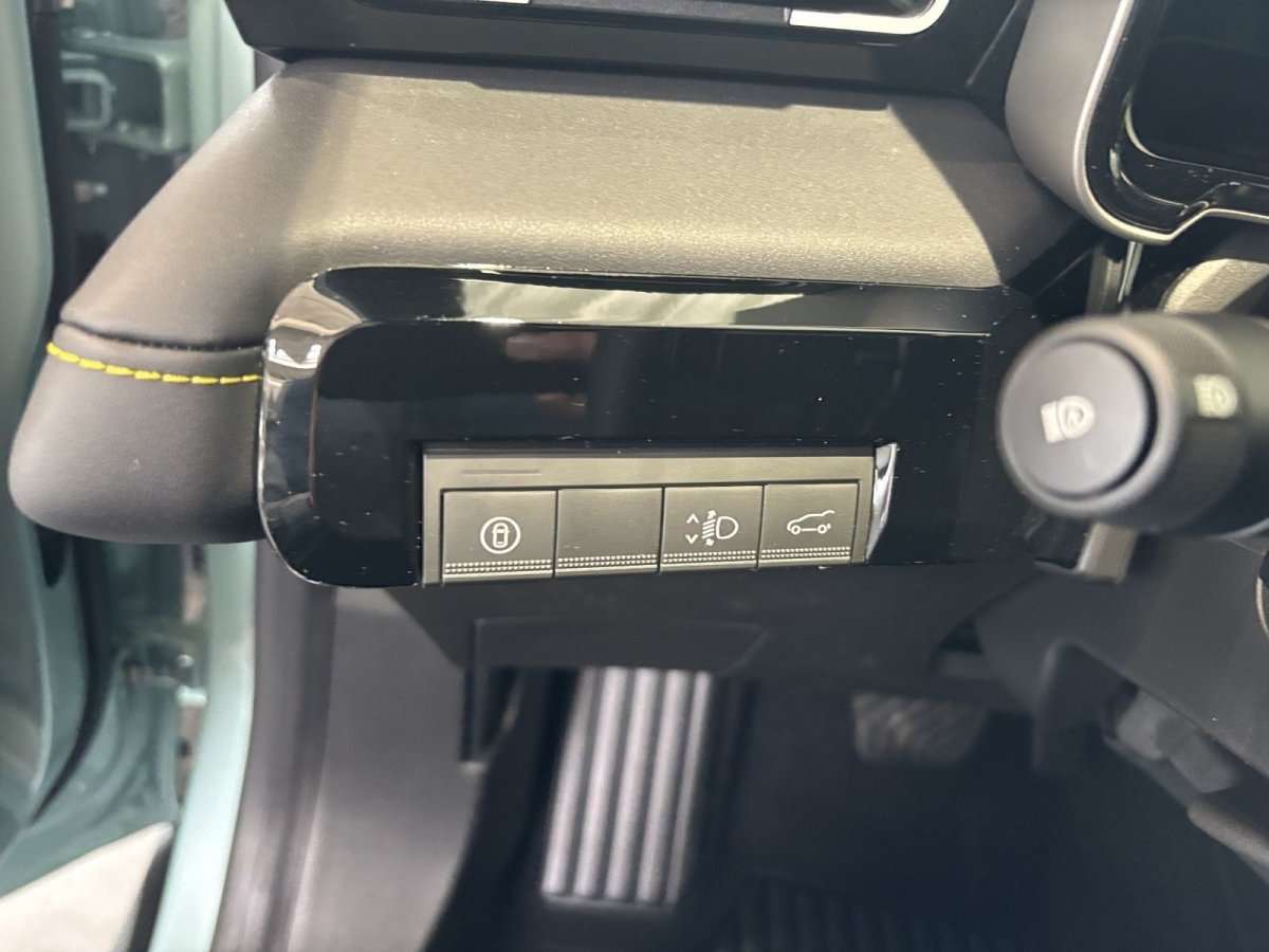 Fahrzeugbild eines Renault 4 E-TECH