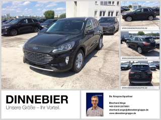 Schräge Frontansicht auf einen Ford Kuga , freigestellt