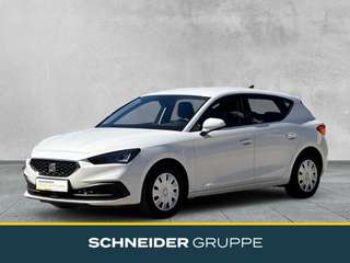 Schräge Frontansicht auf einen SEAT Leon , freigestellt