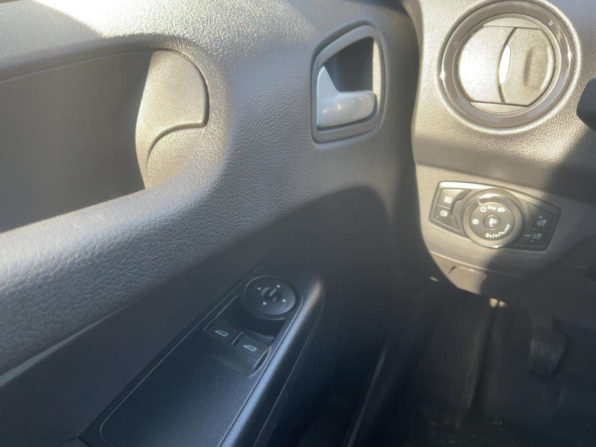 Fahrzeugbild eines Ford Transit Courier