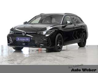 Schräge Frontansicht auf einen Volkswagen Passat , freigestellt