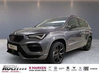 Schräge Frontansicht auf einen CUPRA Ateca , freigestellt