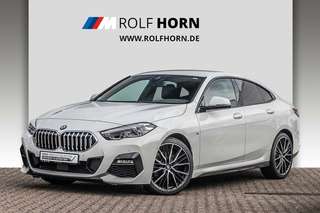 Schräge Frontansicht auf einen BMW 2er-Reihe , freigestellt
