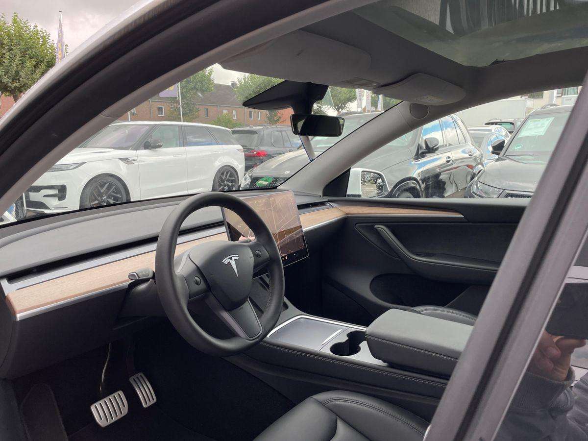 Fahrzeugbild eines TESLA Model Y