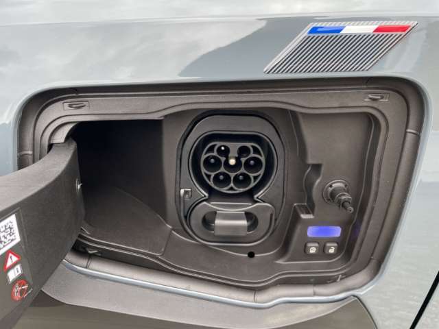 Fahrzeugbild eines Renault 4 E-TECH