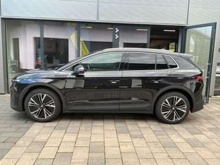 Schräge Frontansicht auf einen Skoda ELROQ , freigestellt