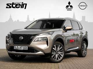 Schräge Frontansicht auf einen Nissan X-TRAIL , freigestellt