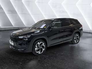 Schräge Frontansicht auf einen Skoda Kodiaq , freigestellt