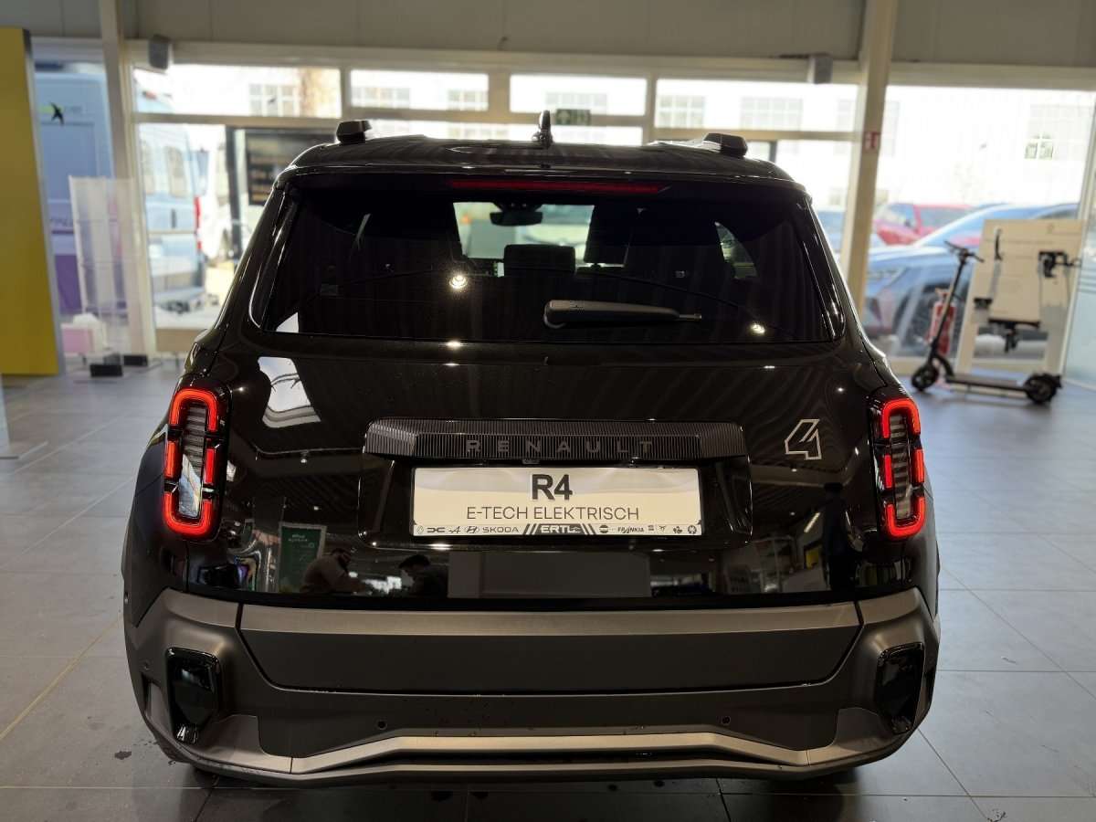 Fahrzeugbild eines Renault 4 E-TECH