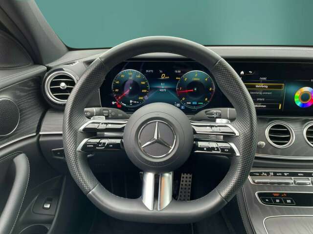 Fahrzeugbild eines Mercedes-Benz E-Klasse