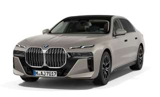 Schräge Frontansicht auf einen BMW 7er-Reihe , freigestellt