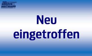 Schräge Frontansicht auf einen Ford Kuga , freigestellt