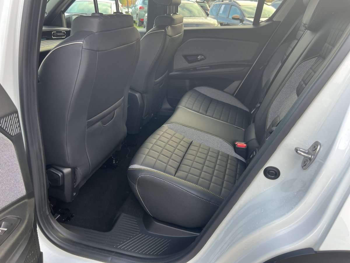 Fahrzeugbild eines Renault 4 E-TECH