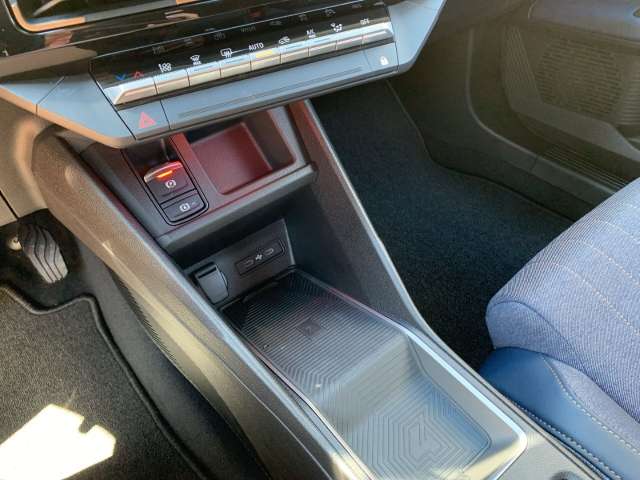 Fahrzeugbild eines Renault 4 E-TECH