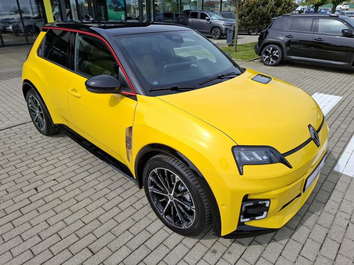 Fahrzeugbild eines Renault 5 E-TECH