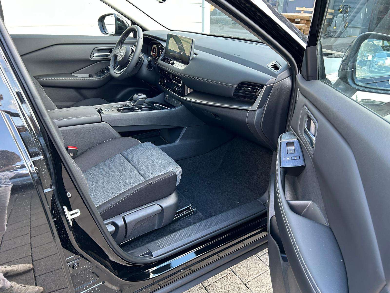 Fahrzeugbild eines Nissan X-TRAIL