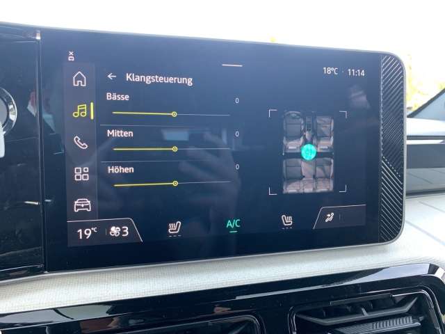 Fahrzeugbild eines Renault 4 E-TECH