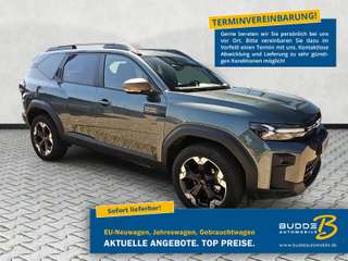 Schräge Frontansicht auf einen Dacia Bigster , freigestellt