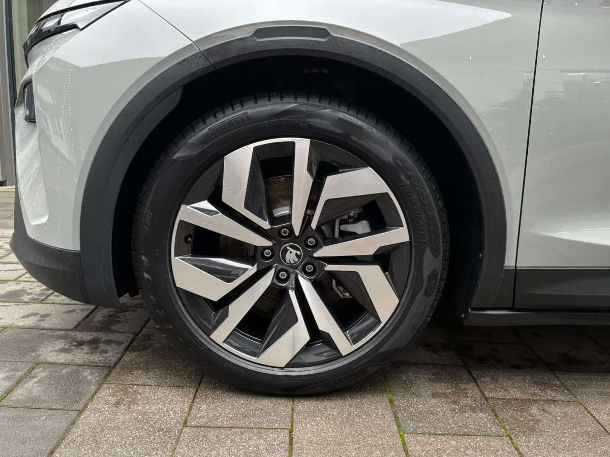 Fahrzeugbild eines Skoda ELROQ